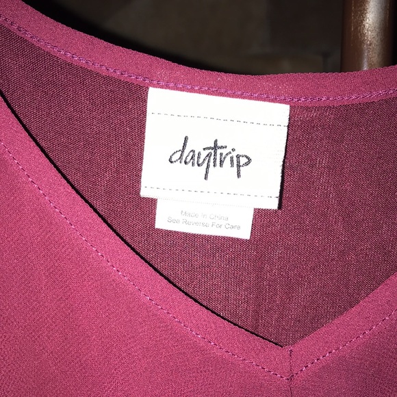 👋Burgundy Cold Shoulder Blouse size M - Picture 4 of 7